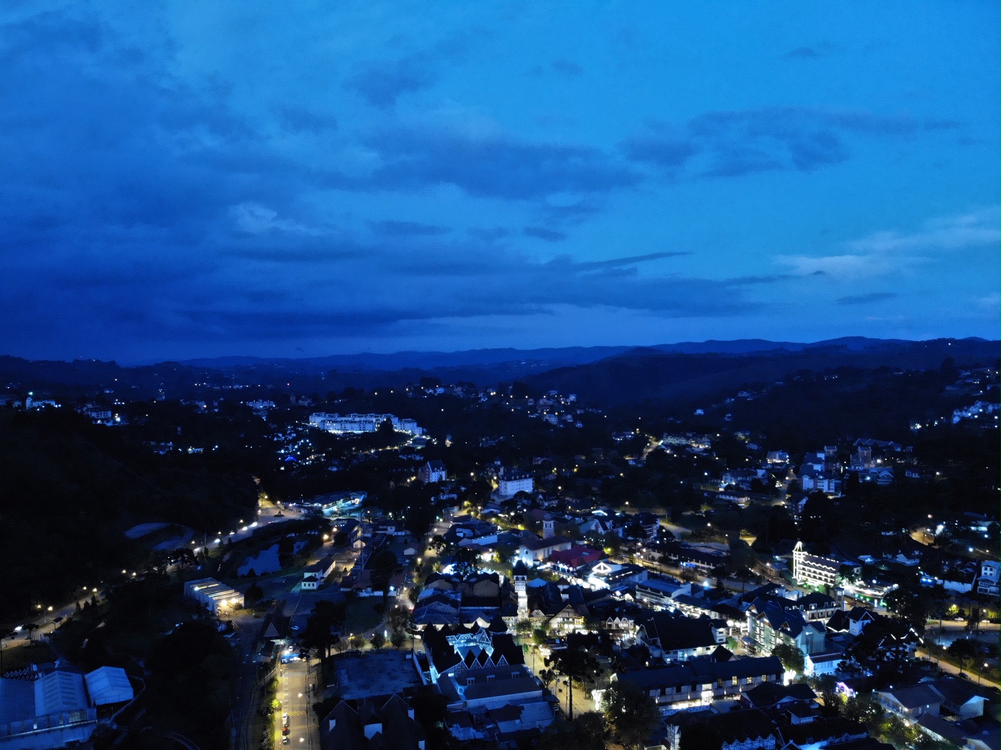 Imagem e Vídeo Aéreo com Drone em Campos do Jordão/SP e Região